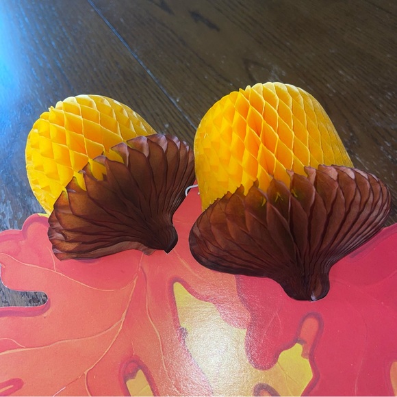 Vintage Honeycomb Tissue 12” Acorns Fall Thanksgiving AMSCAN  EUC ORIGINAL PACK - Picture 4 of 7